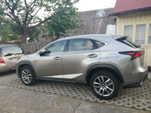 Vând Lexus NX300h