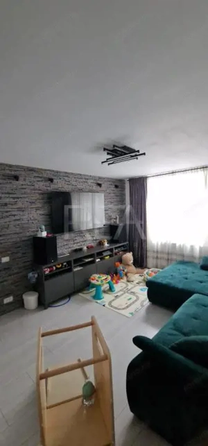 3 camere Titan decomandat,centrală,inst. schimb.,parcare,et. 1,boxă