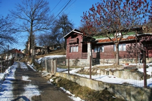 Casa gospodarului, bine întreținută, cu teren generos   Comarnic - imagine 10