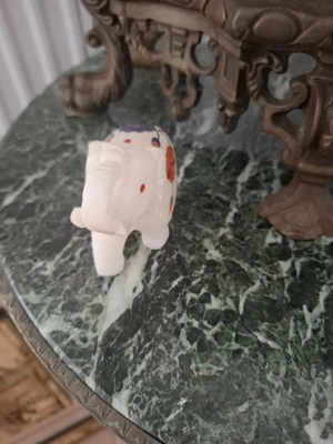 Elefant din marmura alba