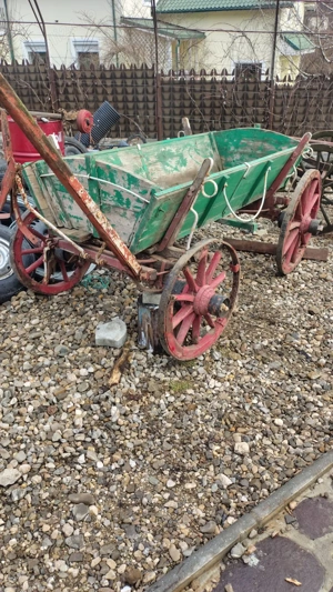 Caruta rustica veche din lemn - imagine 2