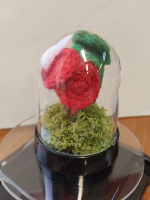 Glob cu trandafir croșetat 