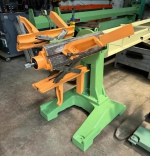 Vând Derulor ne-motorizat pentru colaci din tabla 400 mm x 1500 kg, pentru deservirea presei