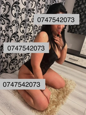 Acum in oraș  o fată tânără  poze reale si recente!