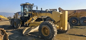 Greder Caterpillar CAT 14M scarificator si lamă - imagine 11