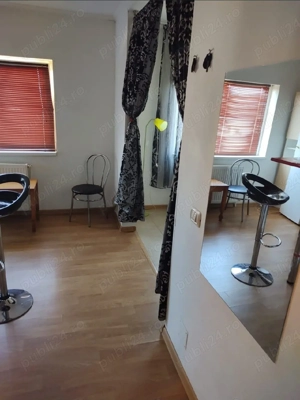 Garsoniera la mansarda in poarta 6 