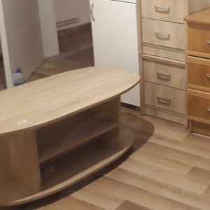 Masa ovala  pe role nouă