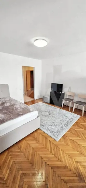 Garsoniera Vatra Luminoasa - imagine 3