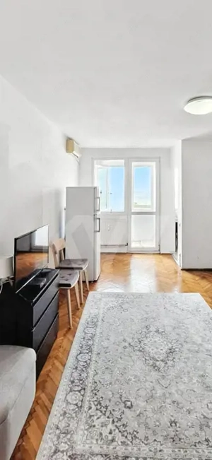 Garsoniera Vatra Luminoasa - imagine 4