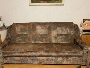 Vand canapea rabatabilă + doua canapele în stare foarte bună . Gratis- o masă sufragerie bej 