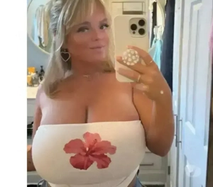 Buna sunt Anna ,sunt noua doar pentru 5 zile   hello I'm Anna( speak English)