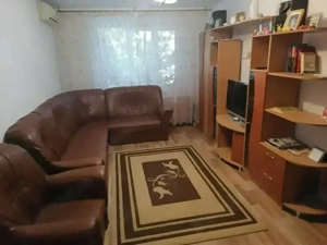 Închiriere apartament cu trei camere 