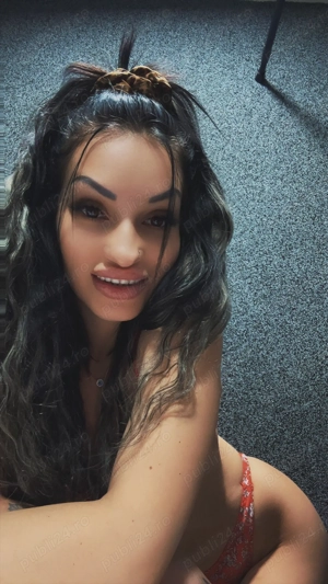 Adelina   Reală poze din locație       