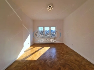 Proprietate renovata cu boxa generoasa pe Bulevardul 21 Decembrie