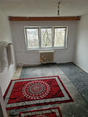 Garsoniera etaj 2 zona Stadion Cerna