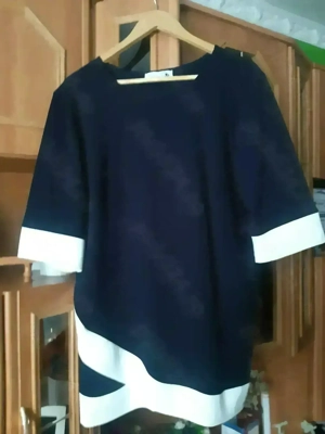 Ofer spre vânzare compleu din două piese. 