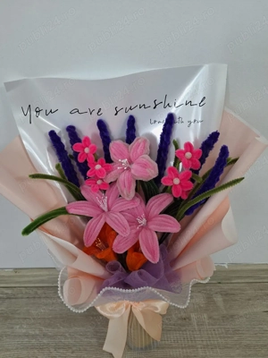 Buchet cu flori din sârmă plușată 