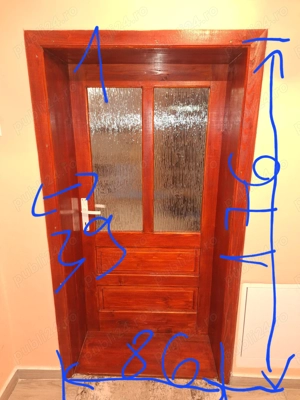 Vând uși din lemn masiv
