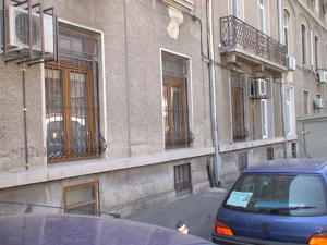 Ofer spre inchiriere ap.2 camere decomandat parter din p+2,mobilat,cu centrala proprie,central,63mp  - imagine 9