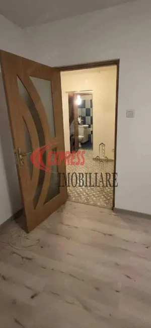 Titan, 1 Decembrie 1918, McDonald's, Mega Image - imagine 2