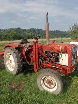 Vând Tractor Internațional 383