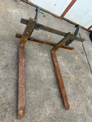 Furca cu lame pentru vola - încărcător frontal