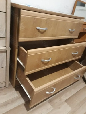 Comoda cu trei sertare