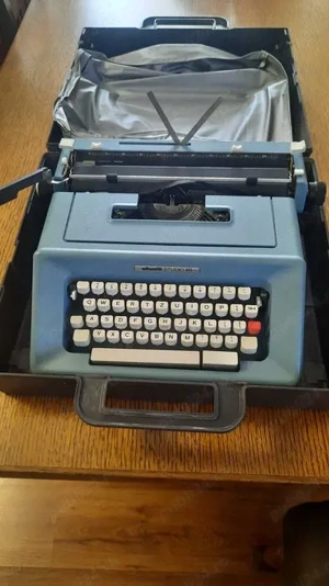 Masina de scris Olivetti Studio 