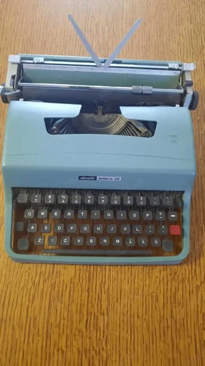 Masina de scris Olivetti Lettera 32