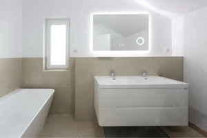 Despartit prin casa scarii! Zona buna! Asfalt! Toate utilitatile! - imagine 2