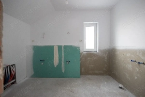 Despartit prin casa scarii! Zona buna! Asfalt! Toate utilitatile! - imagine 10