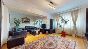 Apartament spațios cu 3 camere (din 4), 2 băi și vedere pe două părți