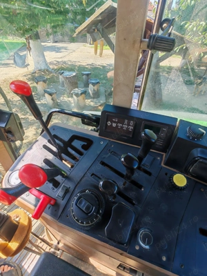 Tractor John Deere model 6400 cu încărcător frontal cupa cereale cupa pentru paleți și compresor de  - imagine 5