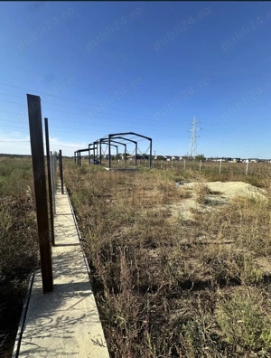 Vand teren intravilan 2000 mp, deschidere DJ602, constructie hala începuta