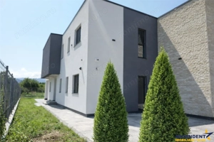 Vila impozanta, aspect deosebit, configuratie tip duplex, view, Brasov - imagine 4