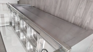 Vitrină caldă cu g-neuri incluse