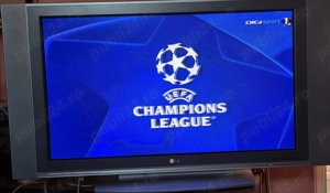 Tv LG plasma cu diagonala 106 cm și lungimea 120 cm, cu telecomandă 