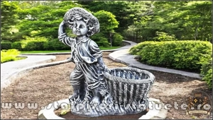 Statuetă copil cu coșuleț, gri patinat, model S19.