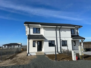 Proprietar vând duplex în Moșnița Veche, 3 camere, 91 mp utili, gaz curent apă rețea branșate, la Ro