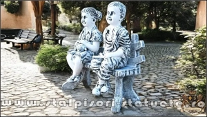 Statuete copii pe băncuță, gri patinat, model S24. - imagine 3