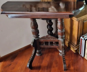 Consolă din lemn masiv - mobilier vechi, de calitate 