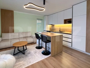 Apartament modern cu 3 camere, terasa, parcare, zona centrala Floresti !