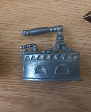 Lot Fier călcat pt.călătorie, fier cu horn ascuțitoare si 2 miniaturi - imagine 5