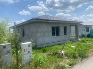 vand casa individula 3 camere baie bucatarie plus tereasa zona sintesti - imagine 3