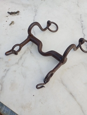 Vând zăbală întoarsă aproape nouă 