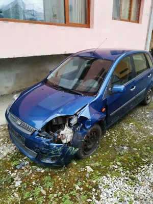 Ford fiesta 1.3 benzina 2007 avariat.Pret fix!
