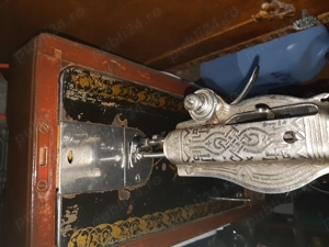 Masina de cusut manuală  - imagine 2