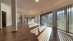 Spatiu comercial ideal pentru clinică medicală, birouri, activități similare. - imagine 17