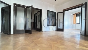 Un apartament plin de emoție in imobil istoric - imagine 4