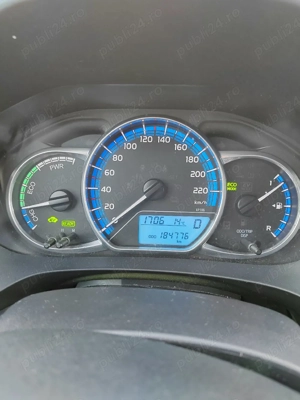 Vând Toyota Yaris hibrid  - imagine 5